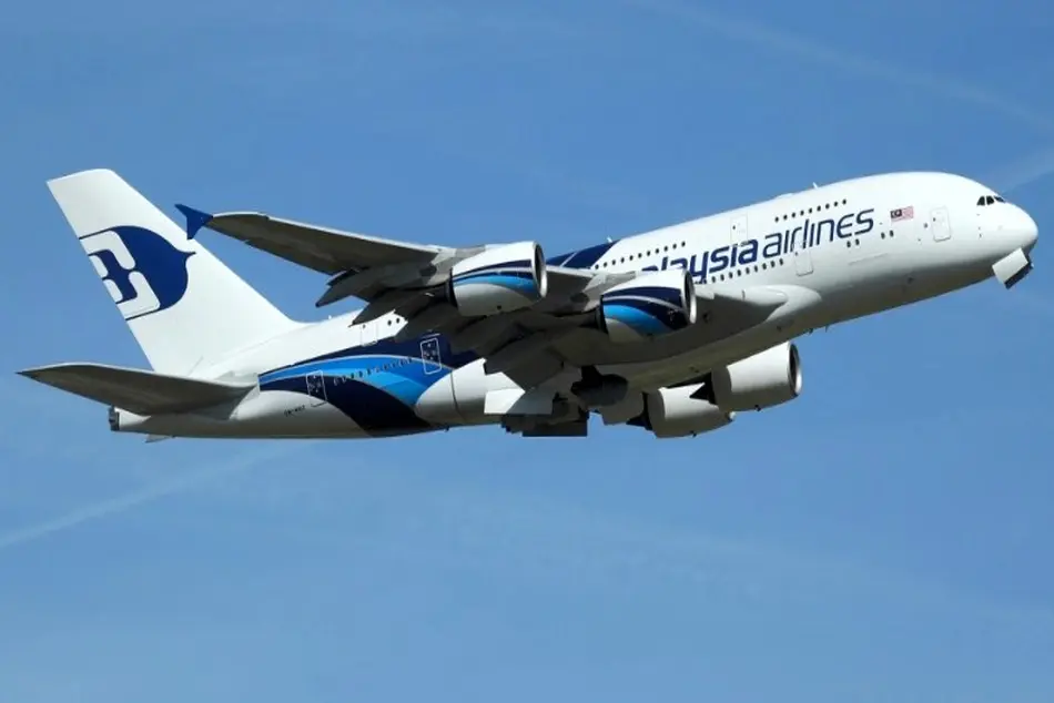 Malaysia Airlines A380 Drops Nose Wheel After Landing