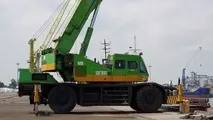 الحاق ۳ دستگاه جرثقیل ۵۰ تنی و یک دستگاه لیفتراک به بندر امیرآباد 