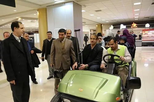 استقبال مسافران از خودروی حمل مسافر در ترمینال فرودگاه مشهد