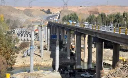 مناقصه تکمیل عملیات عمرانی پل دوم غدیر در محور زرین شهر – شهرکرد