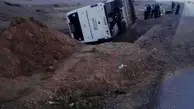 واژگونی اتوبوس مسافربری در ایرانشهر 