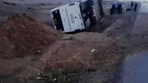 واژگونی اتوبوس مسافربری در ایرانشهر 