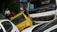 تصادف زنجیره‌ای عجیب ۴ خودرو در تهران
