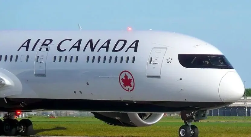 Air Canada Boeing 787 Left Hand Engine Went in Flames
