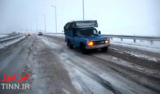 آزاد راه کرج - قزوین - رشت بازگشایی شد / رفت و آمد با زنجیر چرخ