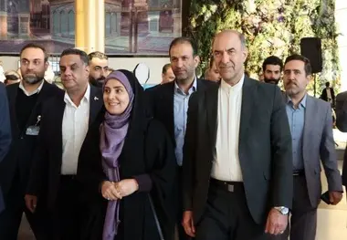 گزارش سفر وزیر راه و شهرسازی به مشهد؛ در فرودگاه مشهد توجه ویژه‌ای به حال مسافران و زائران شده است 