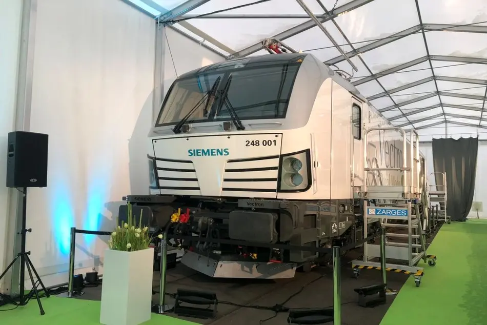 Siemens unveils Dual-Mode Vectron