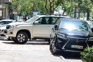 اجرای پارکلت در پیاده روها؛  نیازمند اصلاح مدیریت توقف خودروها 