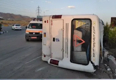 واژگونی مینی بوس 20 سرنشین خود را رهسپار بیمارستان کرد