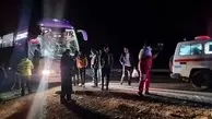 تصادف هولناک کامیون با اتوبوس مسافربری در جاده اصفهان 