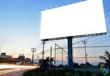 حوادث عجیب؛ سقوط بیلبورد تبلیغاتی 