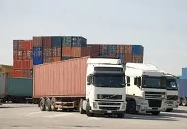 انتقاد رانندگان کامیون از دخالت فرمانداری ها در تعیین نرخ کرایه حمل کالا 