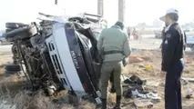انحراف به چپ کامیون ایسوزو در محور قدیم ساوه - همدان منجر به مرگ راننده شد