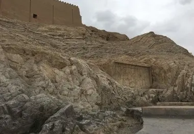 مظهر اصلی چشمه علی خشک شده است/ هنوز آب وارد تونل های مترو می شود