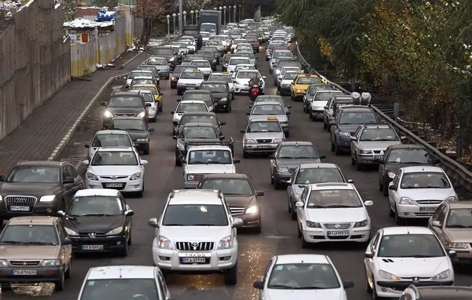 ترافیک در آزادراه کرج - تهران سنگین است