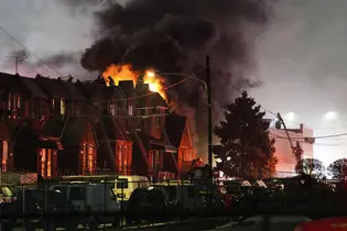 سقوط هواپیمای سبک در فیلادلفیا آمریکا + فیلم 