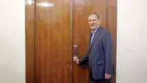 اقتصاد با شعار بیگانه است

