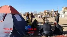 گزارش تصویری/ کمپ مردم زلزله زده خارج از خانه‌ها در شهرستان ثلاث