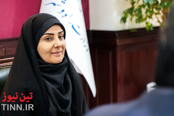 طنز| فرزانه صادق : چه اشکالی دارد روز ملی تعظیم وزرا به نمایندگان داشته باشیم؟!