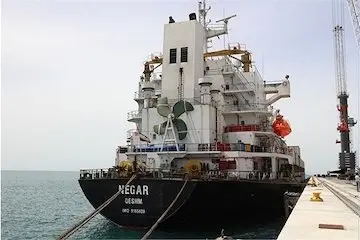 ورود کشتی ایرانی حامل گندم اهدایی هند به بندر چابهار 