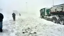 ◄ ۴۰ کامیون ایرانی در برف " تمرچین " گرفتار شدند: چهار روز بدون آب و غذا و بی توجهی گمرک