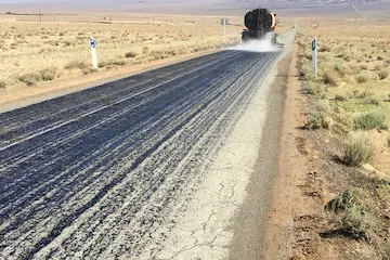 اجرای روکش آسفالت گرم به طول هفت کیلومتر در شهرستان نهبندان 