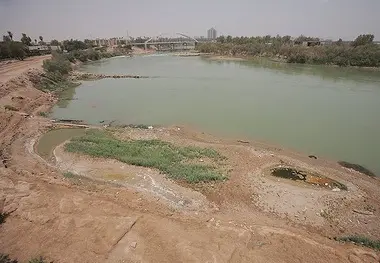 انتقال آب از خوزستان به بندر بصره صحت ندارد