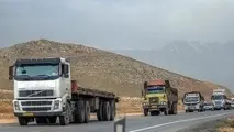 توزیع بیش از 11000 حلقه لاستیک بین رانندگان حمل و نقل جاده‌ای سمنان