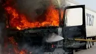 آتش سوزی مهیب یک خودروی خاور در جاده