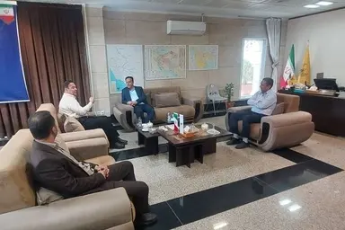 بررسی ظرفیت های باری و مسافری راه آهن فارس در نشست مشترک با مسئولان استانداری