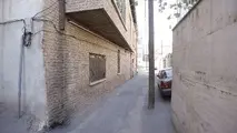 معضل تیرهای چراغ برق در وسط معابر بافت قدیمی قزوین