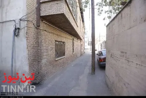 معضل تیرهای چراغ برق در وسط معابر بافت قدیمی قزوین