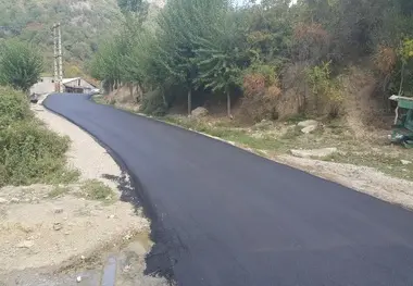 عملیات آسفالت راه‌های روستایی شهرستان منوجان 