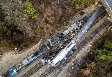  100 مجروح در حادثه واژگونی یک قطار مسافربری 