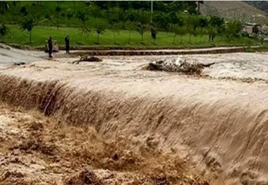 عملیات پاکسازی جاده‌ های سیل‌ زده گلستان؛ مسدود بودن محورهای مینودشت و گنبد