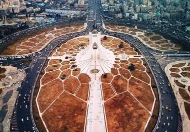 نمایی شگفت‌انگیز از برج و میدان آزادی