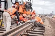 چرا کارگران راه آهن حداقل حقوق را دریافت می کنند؟

