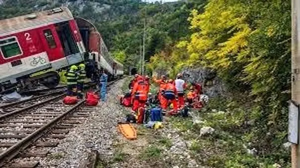 برخورد قطارها در اسلواکی؛ ۱۰۰ زخمی داشت + فیلم