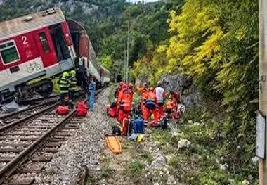 برخورد قطارها در اسلواکی؛ ۱۰۰ زخمی داشت + فیلم