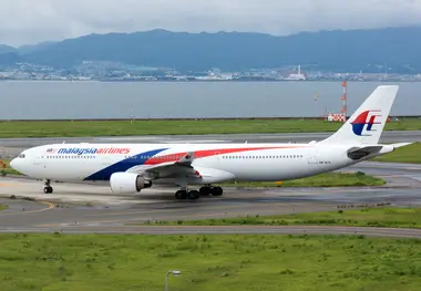 Malaysia Airlines Boeing 737 Bursts Both Left Main Tyres