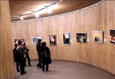  نمایشگاه عکس بازدید آیت الله هاشمی رفسنجانی( ره) از باغ فدک در ایستگاه متروی فدک برگزارشد