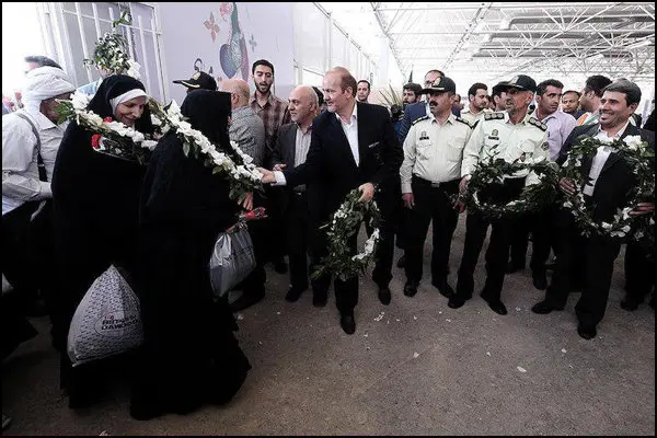 استقبال از حاجیان در فرودگاه امام (ره)/ تلاش برای احیای مجدد هما با دستور آخوندی