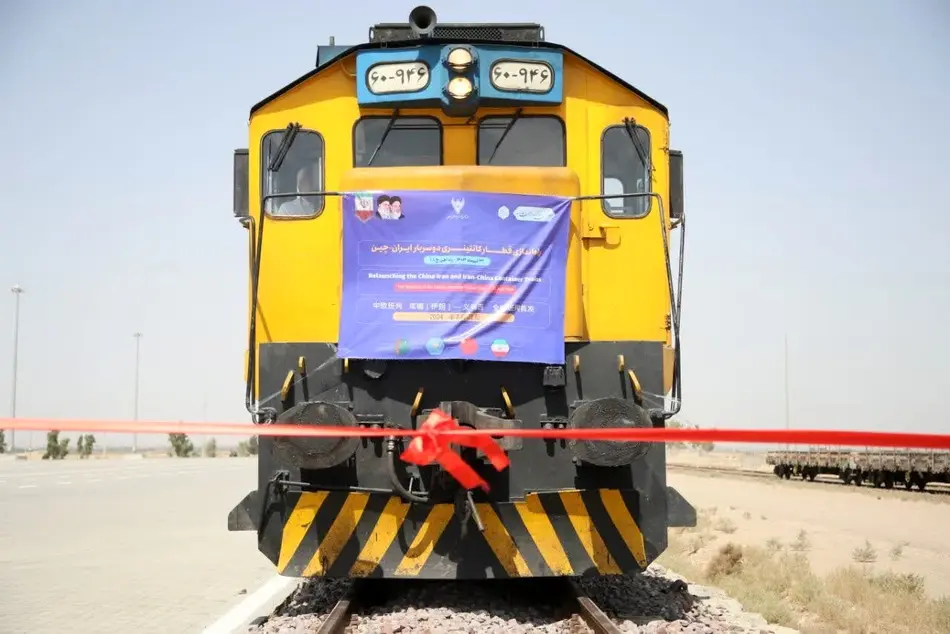 قطار کانتینری دو سر بار ایران چین راه اندازی شد 