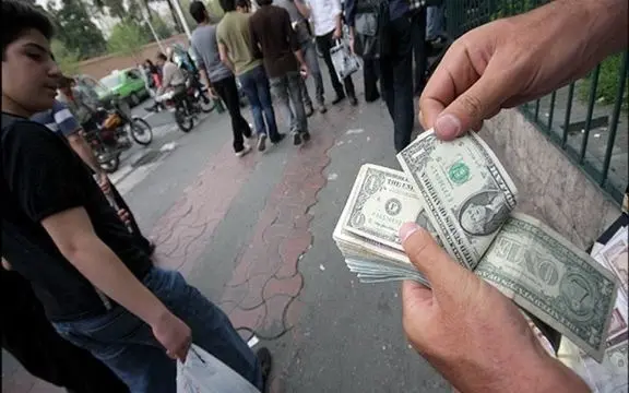 بانک مرکزی: خرید و فروش ارز در خیابان ممنوع است