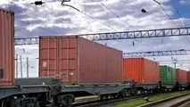 قطار به صادرات میوه وارد می‌شود