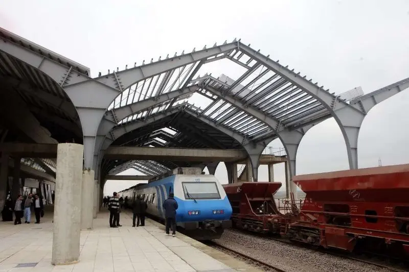 راه اندازی قطار حومه ای قزوین-رشت در دستور کار راه آهن