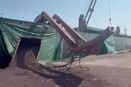 حادثه ای جدید در بندر شهید رجایی؛ کرین کشتی از وسط شکست!
