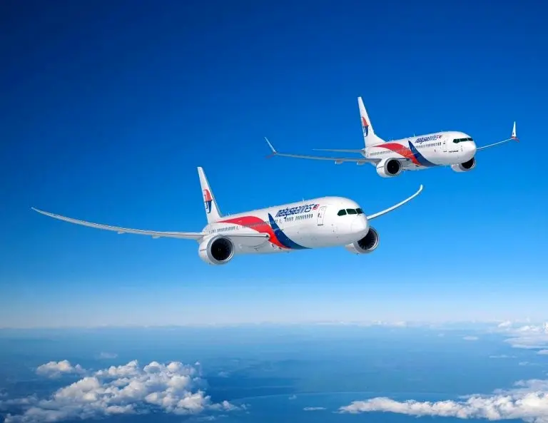  Malaysia Airlines Signs MOU for Dreamliners