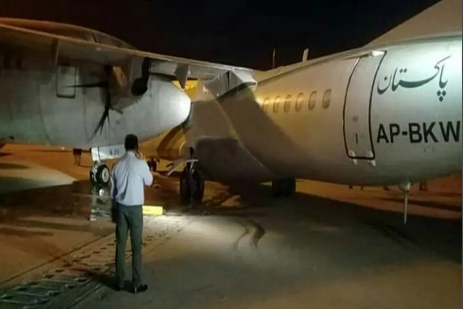 برخورد ای‌تی‌آر هواپیمایی پاکستان با هواپیمای زمین‌گیر