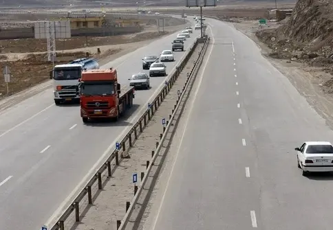 تردد وسایل نقلیه در محورهای استان مرکزی ۴۸ درصد کاهش داشت